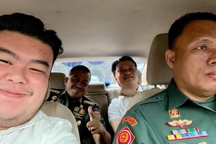 Intimidasi SMAK Gloria 2 Selesai, Ivan Sugianto Pajang Foto Bareng Kolonel TNI AD